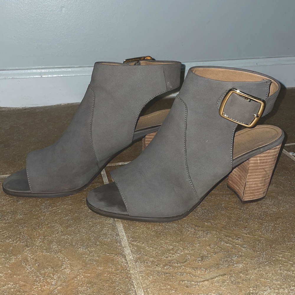 Barely worn Vionic grey suede leather booties with chunky heel size 10